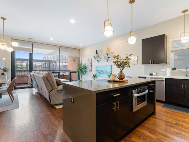 Apartment for sale in Chicago, Cook County