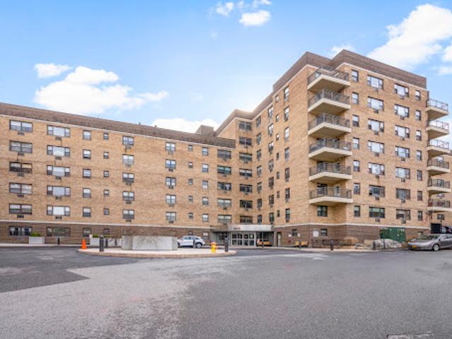 Apartment for sale in White Plains, New York