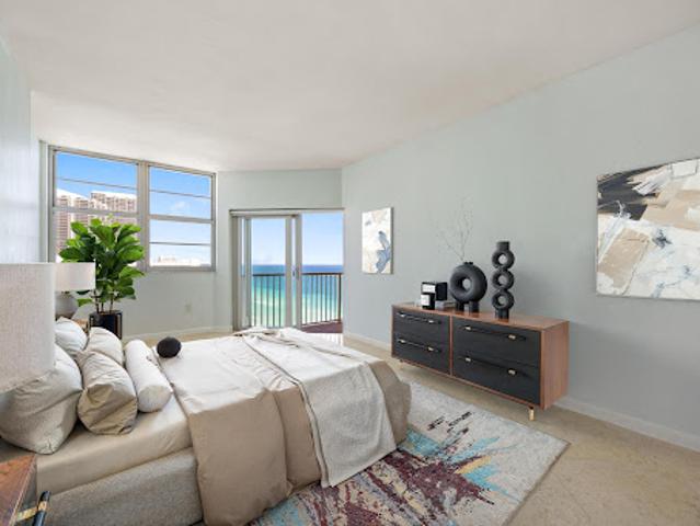 Apartment for sale in Hallandale, Florida