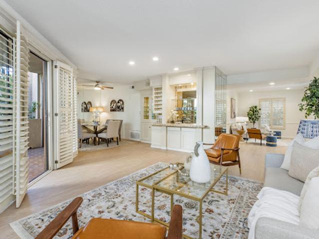 Apartment for sale in Encino Neighborhood Council District, Los Angeles