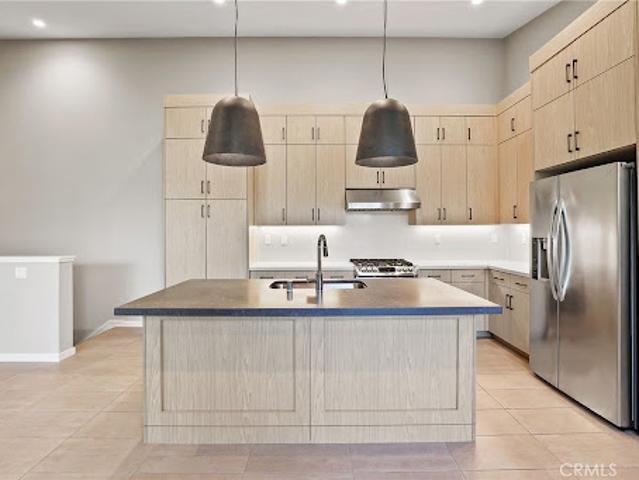 Apartment for sale in Irvine, California