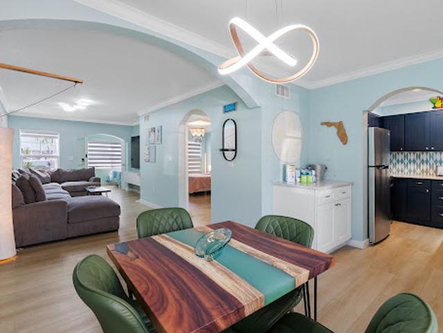 Apartment for sale in Indian Shores, Pinellas County