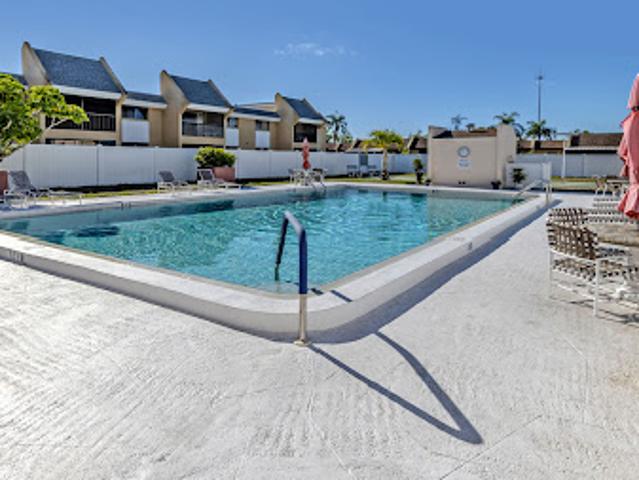 Apartment for sale in Canoga Park, California