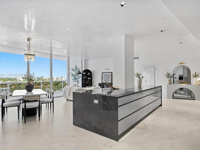 Apartment for sale in Bal Harbour, Florida