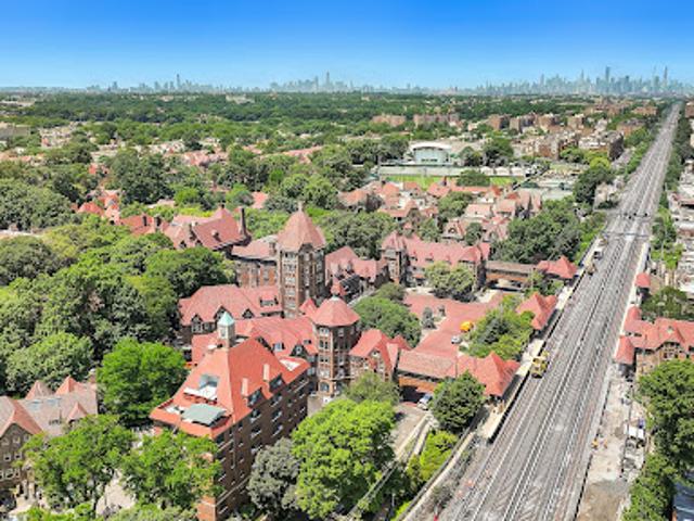Apartment for sale in Forest Hills Apartment for sale in Forest Hills