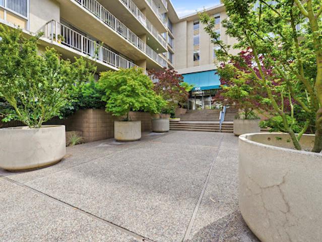 Apartment for sale in San Mateo, California