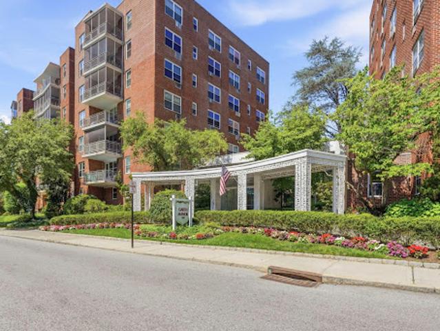 Apartment for sale in Scarsdale, New York