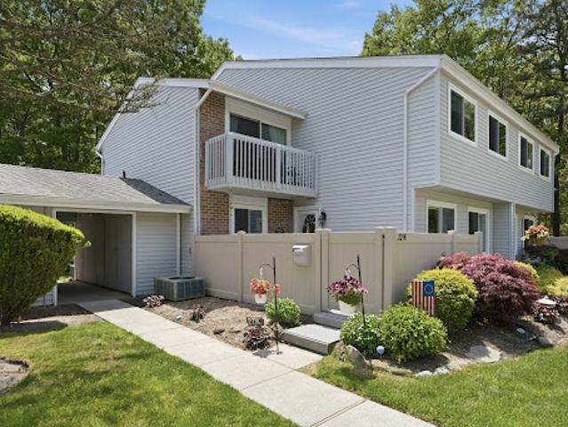 Apartment for sale in Bohemia, New York
