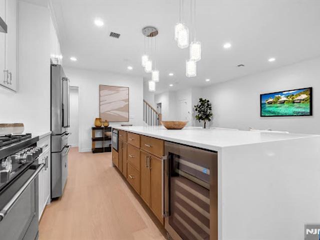Apartment for sale in Oradell, New Jersey