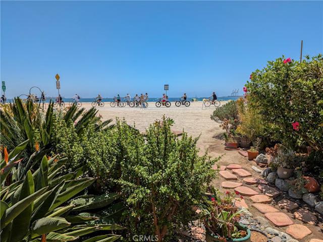 Apartment for sale in Long Beach, California