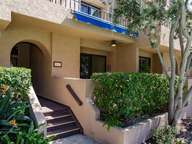 Apartment for sale in Huntington Beach, California