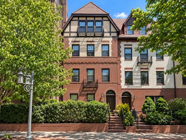 Apartment for rent in Forest Hills, New York