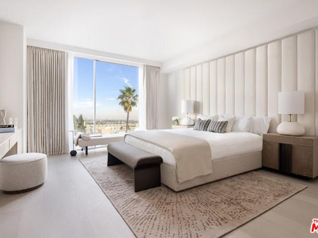 Apartment for sale in Beverly Hills, California