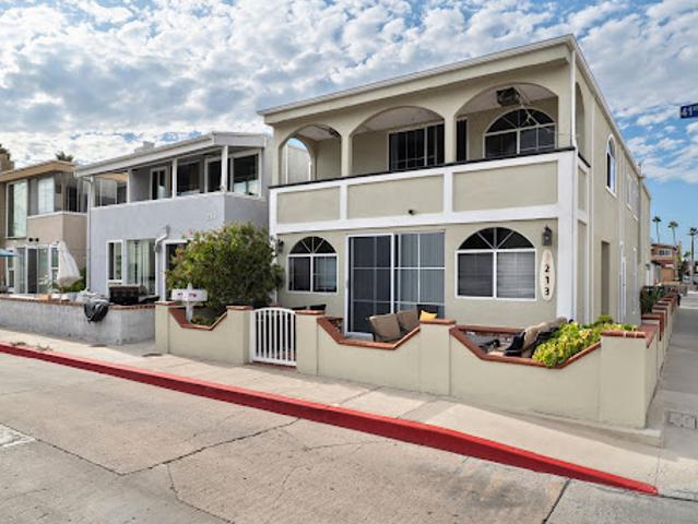 Apartment for sale in Corona Del Mar, California