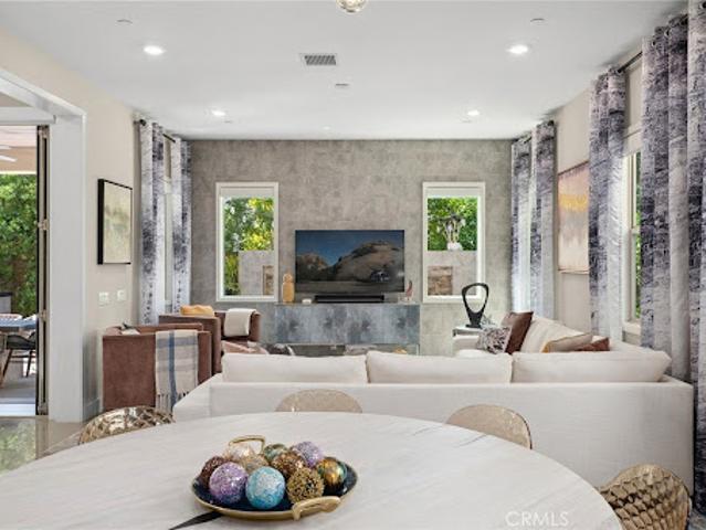 Apartment for sale in Irvine, California