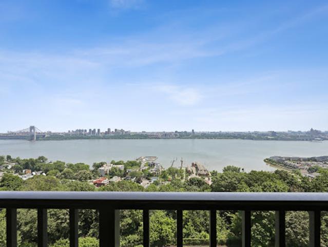 Apartment for sale in Fort Lee