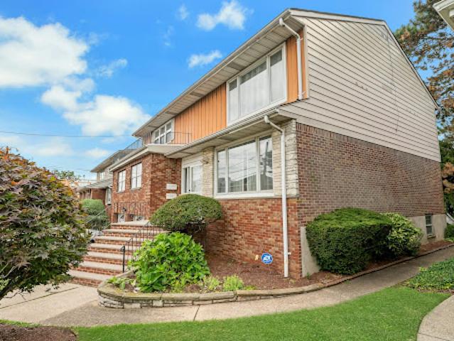 Apartment for sale in Fort Lee, New Jersey