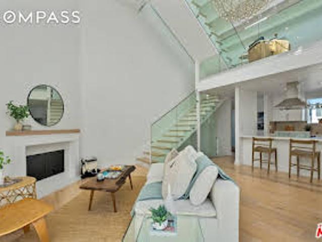 Apartment for sale in Marina Del Rey