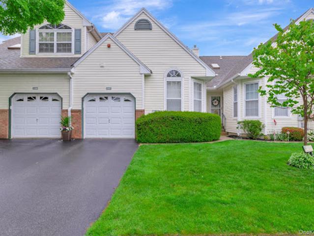 Apartment for sale in Centereach, New York