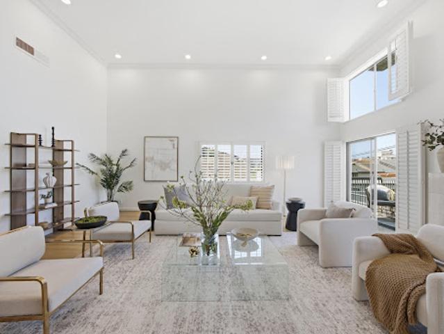 Apartment for sale in Canoga Park, California