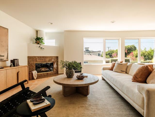 Apartment for sale in Canoga Park, California
