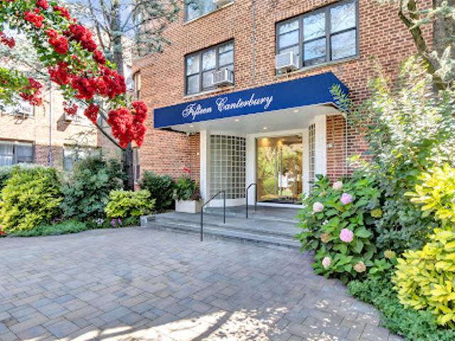 Apartment for sale in Nassau, New York