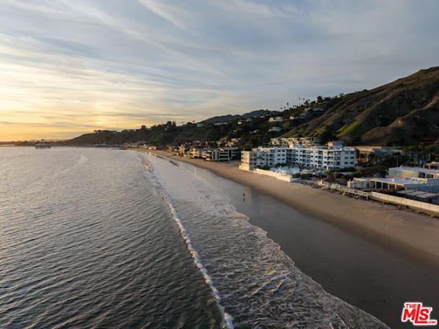 Apartment for sale in Malibu, California