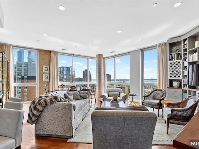 Apartment for sale in Hudson, New Jersey