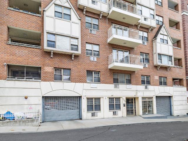 Apartment for sale in Queens, Arverne