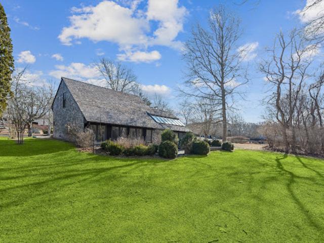 Apartment for sale in East Hampton