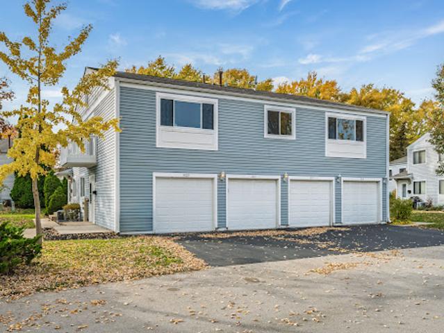 Apartment for sale in Wheeling, Illinois