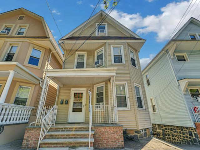 Apartment for sale in Edgewater, New Jersey