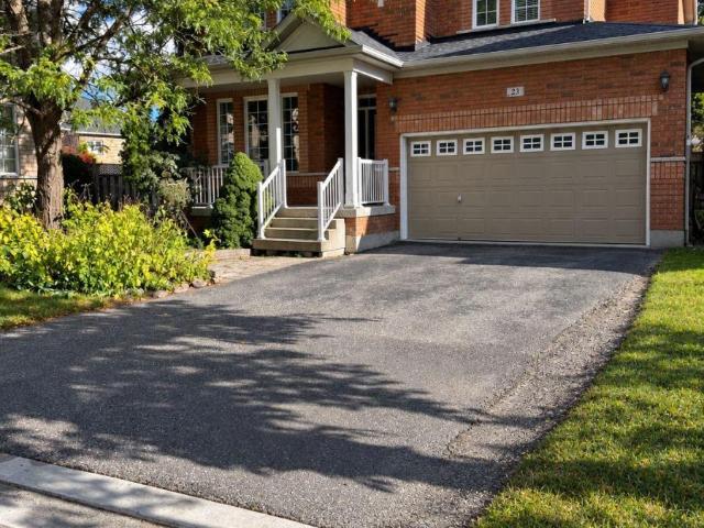 Apartment for rent in St. Andrew's Valley, Aurora