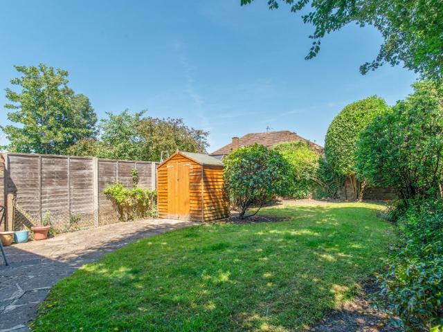 Apartment for rent in Blackhills, Surrey