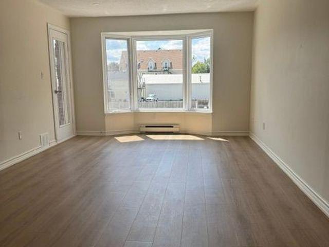 Apartment for rent in Lyndhurst, Ontario