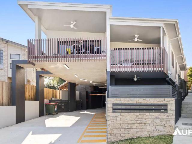 Apartment for rent in Holland Park West, Greater Brisbane