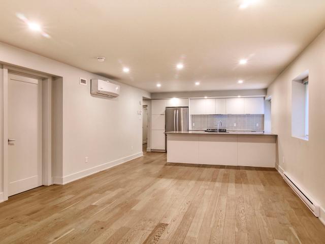Apartment for rent in Mont-royal, Quebec