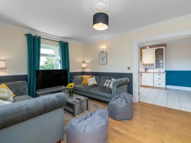 Flat for rent in Penmorfa, Wales