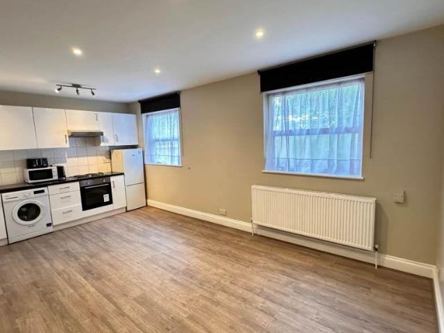 Flat for rent in London Borough of Barnet, Greater London