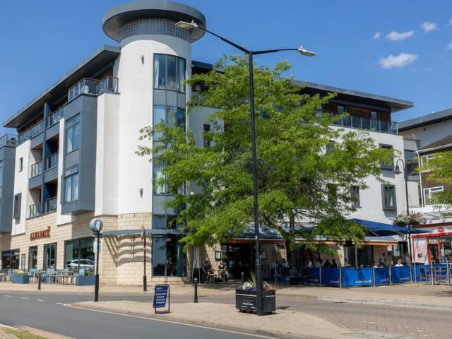 Flat for rent in Abbey End, Green Close