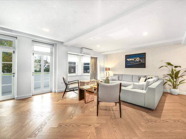 Flat for rent in St. John's Wood, Greater London