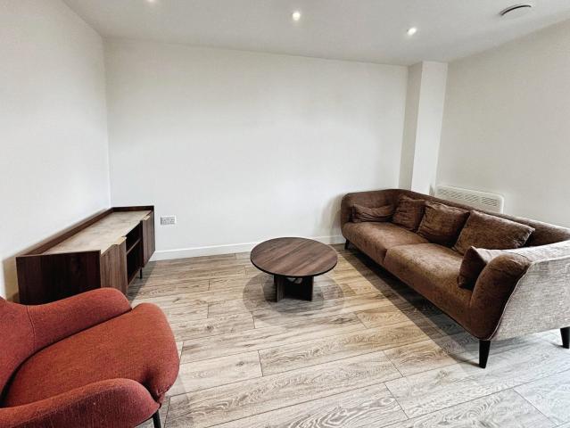 Flat for rent in Hyde Park, West Yorkshire