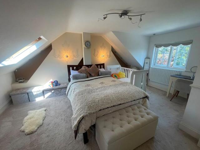 Flat for rent in Clayhall, Greater London