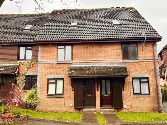 Flat for rent in Westborough, Surrey