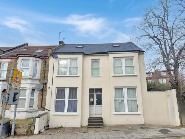 Flat for rent in Harlesden, Greater London