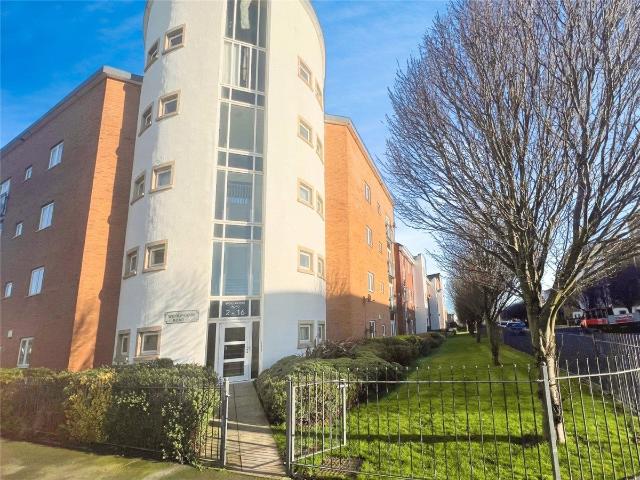 Flat for rent in Hunts Cross, Calderstones