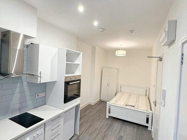 Flat for rent in Camberwell, Greater London