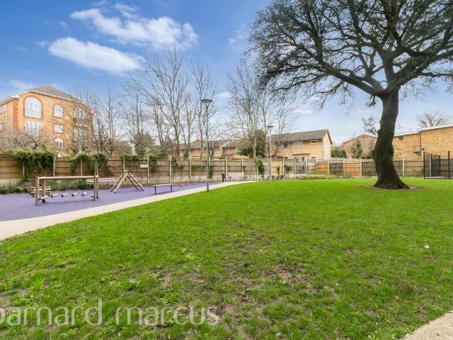 Flat for rent in London Borough of Croydon, Addiscombe