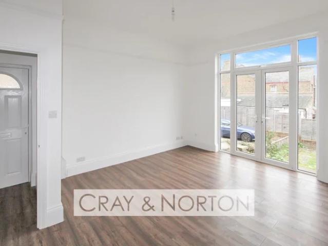 Flat for rent in London Borough of Croydon, Addiscombe