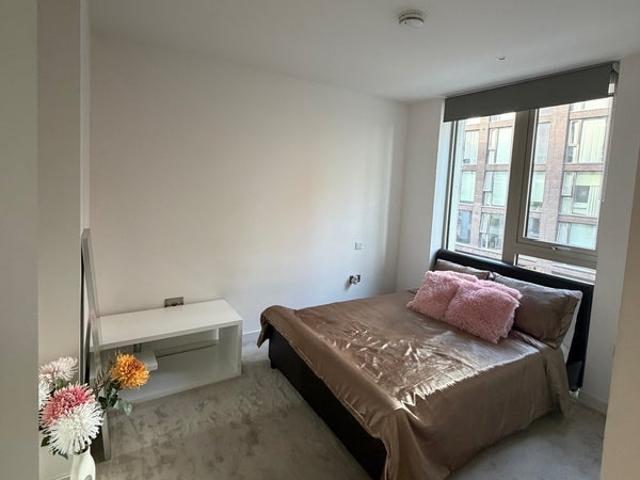 Flat for rent in Royal Wharf, Greater London